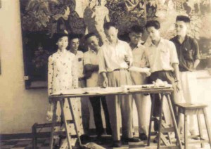 Avec ses élèves de l’École de Gia-Dinh, 1954